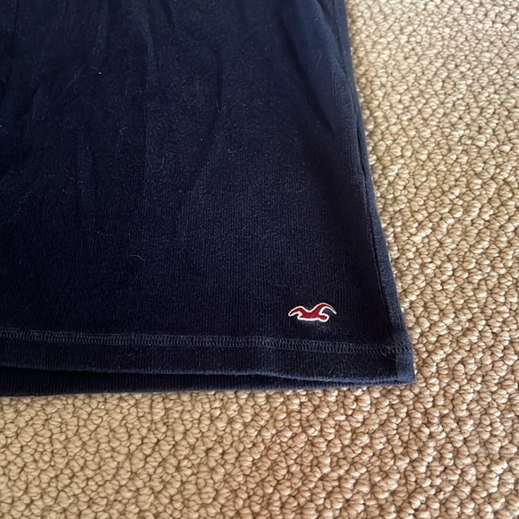 Hollister • Navy Layering Tank-Top (L) - Picture 2 of 3